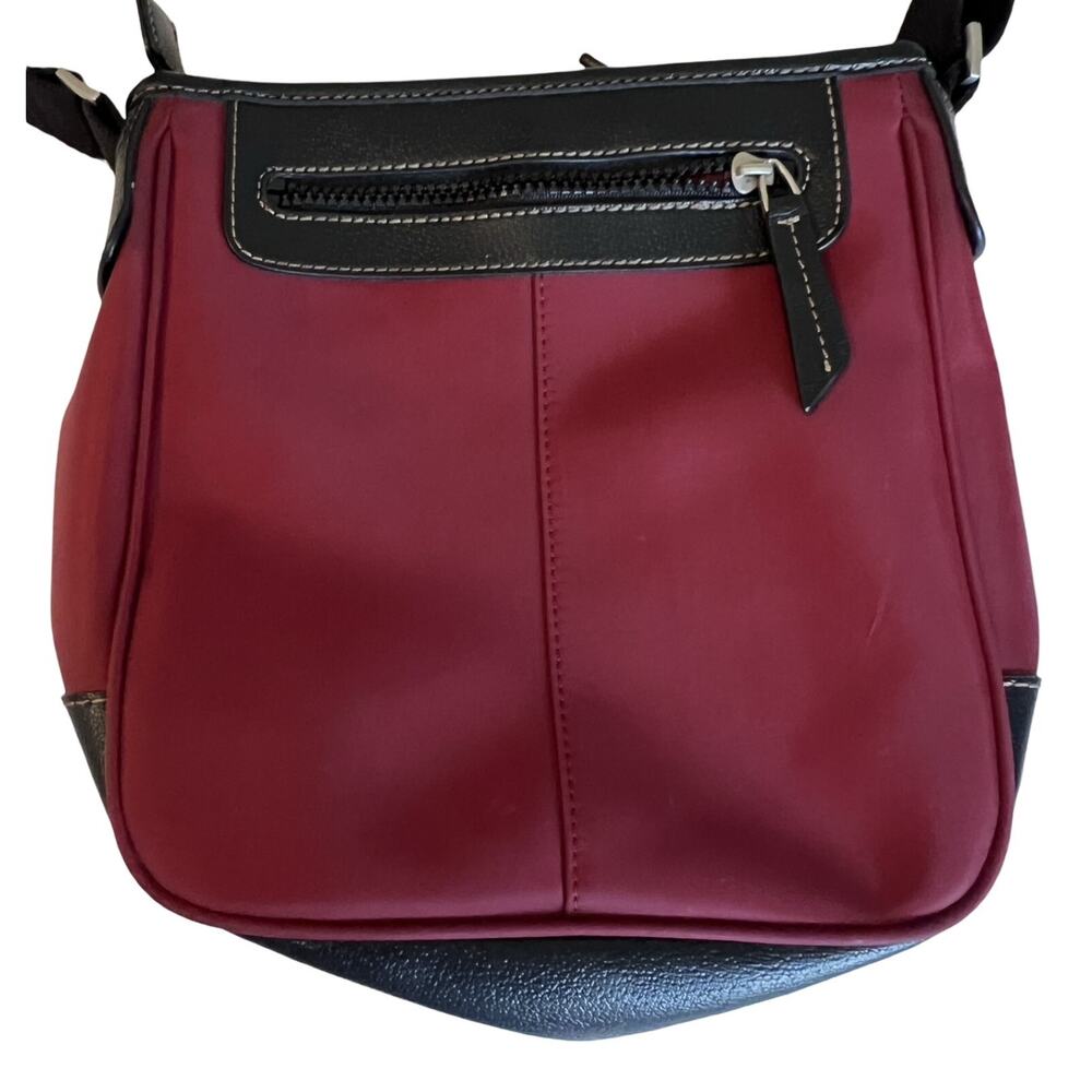 Kenneth Cole Reaction Purse Crossbody Burgundy Red Black Nylon Square Pockets - Picture 2 of 10
